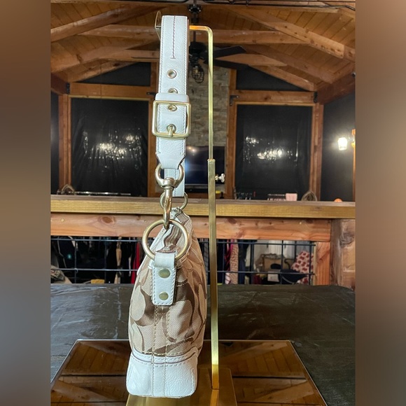 Coach signature with metallic accents - Picture 4 of 10